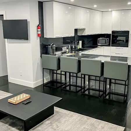 The 1-Main St Apartamento